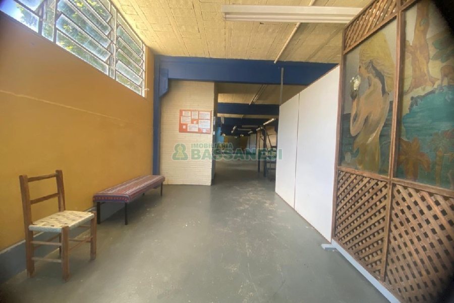 Pavilhão com 600m², 2 vagas, no bairro Bela Vista em Caxias do Sul para Alugar ou Comprar