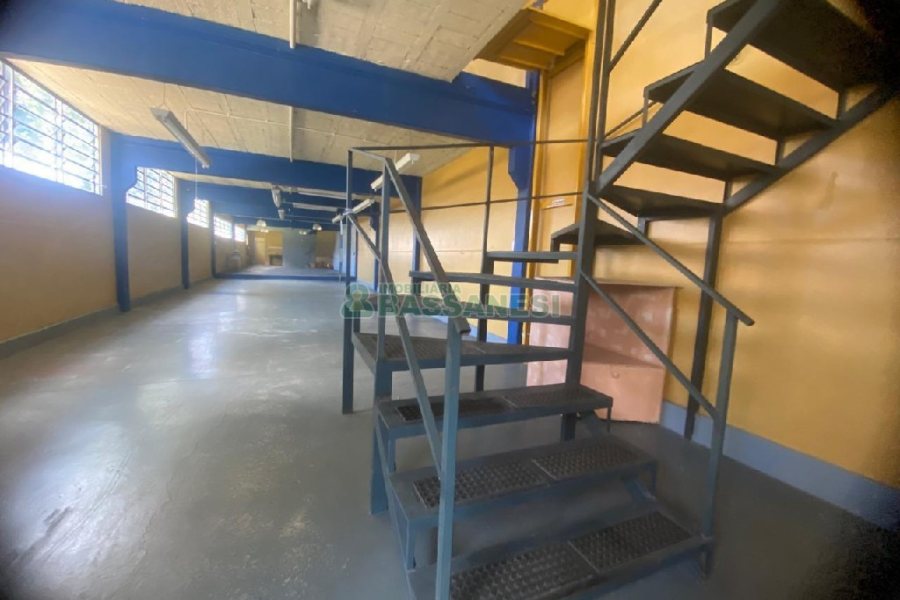 Pavilhão com 600m², 2 vagas, no bairro Bela Vista em Caxias do Sul para Alugar ou Comprar