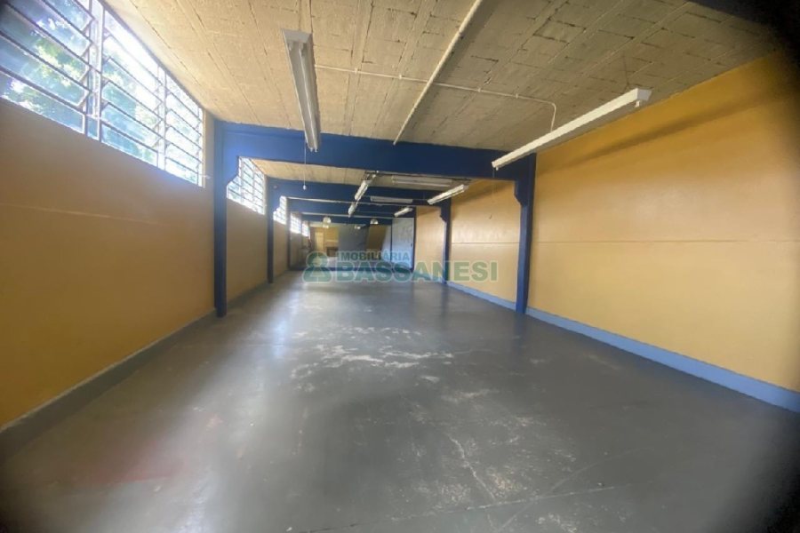 Pavilhão com 600m², 2 vagas, no bairro Bela Vista em Caxias do Sul para Alugar ou Comprar