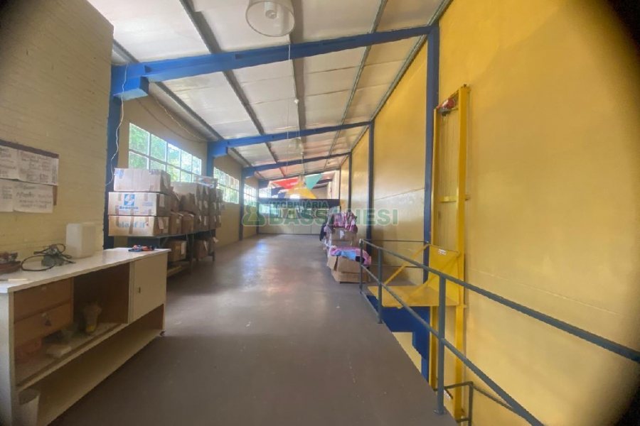 Pavilhão com 600m², 2 vagas, no bairro Bela Vista em Caxias do Sul para Alugar ou Comprar