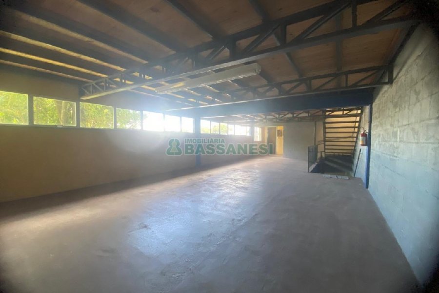 Pavilhão com 600m², 2 vagas, no bairro Bela Vista em Caxias do Sul para Alugar ou Comprar