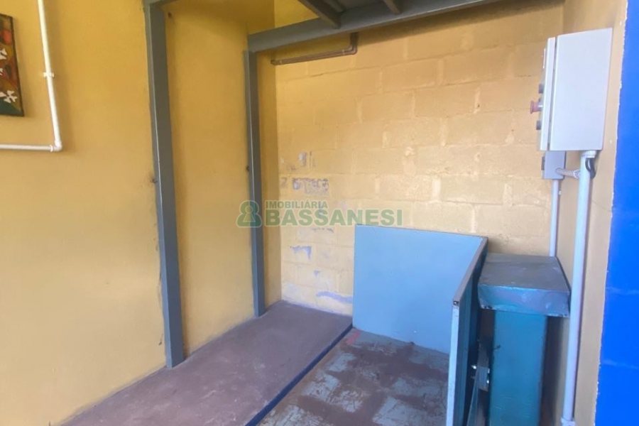 Pavilhão com 600m², 2 vagas, no bairro Bela Vista em Caxias do Sul para Alugar ou Comprar