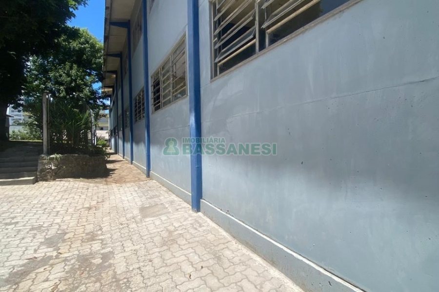 Pavilhão com 600m², 2 vagas, no bairro Bela Vista em Caxias do Sul para Alugar ou Comprar