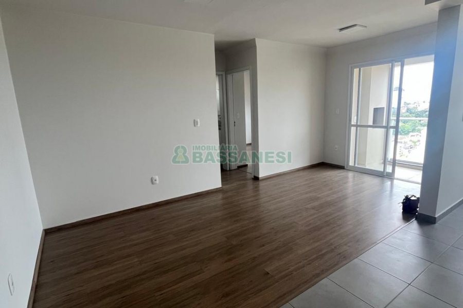 Apartamento com 55m², 2 dormitórios, 1 vaga, no bairro Panazzolo em Caxias do Sul para Alugar