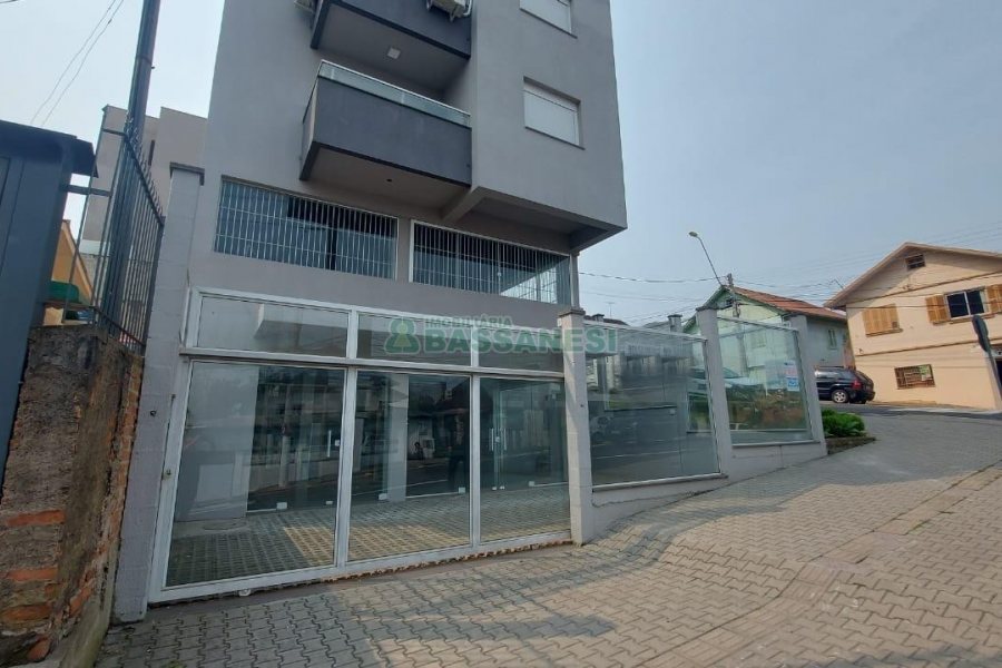 Loja com 100m², no bairro Sagrada Família em Caxias do Sul para Alugar