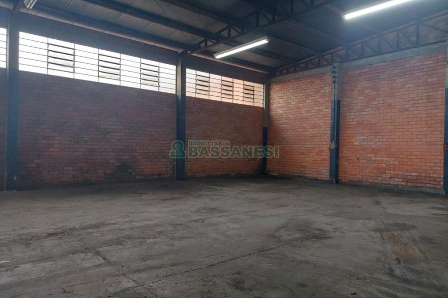 Pavilhão com 200m², no bairro São Ciro em Caxias do Sul para Alugar