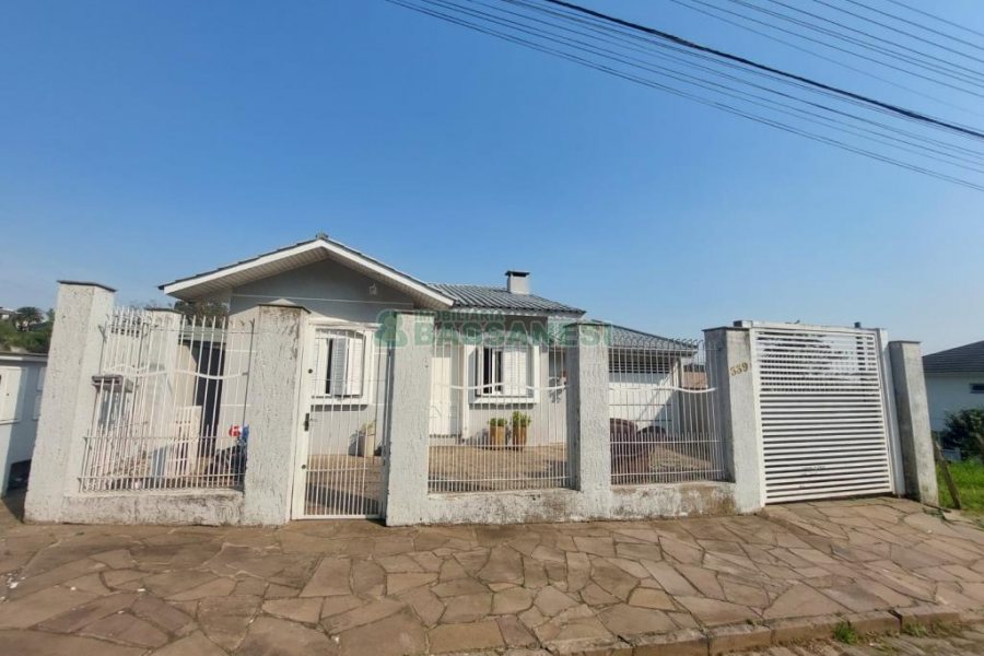 Casa com 200m², 2 dormitórios, 1 vaga, no bairro Nossa Senhora da Saúde em Caxias do Sul para Alugar