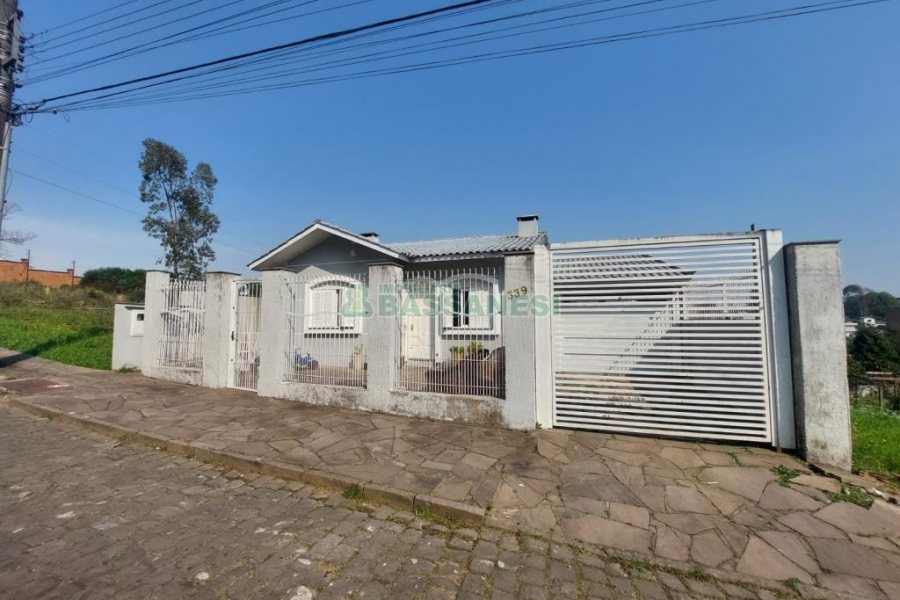 Casa com 200m², 2 dormitórios, 1 vaga, no bairro Nossa Senhora da Saúde em Caxias do Sul para Alugar