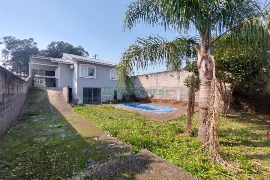 Casa com 200m², 2 dormitórios, 1 vaga, no bairro Nossa Senhora da Saúde em Caxias do Sul para Alugar