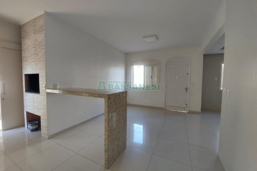 Casa com 200m², 2 dormitórios, 1 vaga, no bairro Nossa Senhora da Saúde em Caxias do Sul para Alugar
