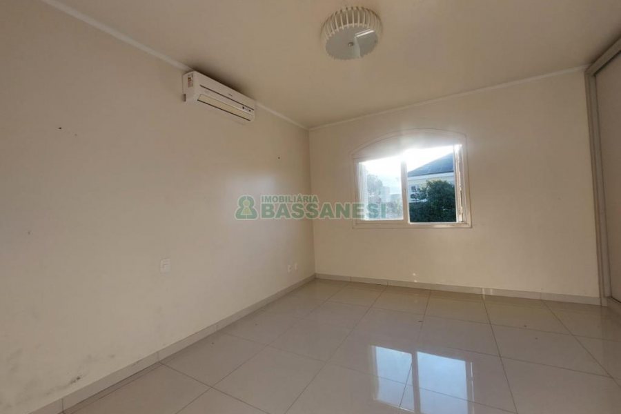 Casa com 200m², 2 dormitórios, 1 vaga, no bairro Nossa Senhora da Saúde em Caxias do Sul para Alugar
