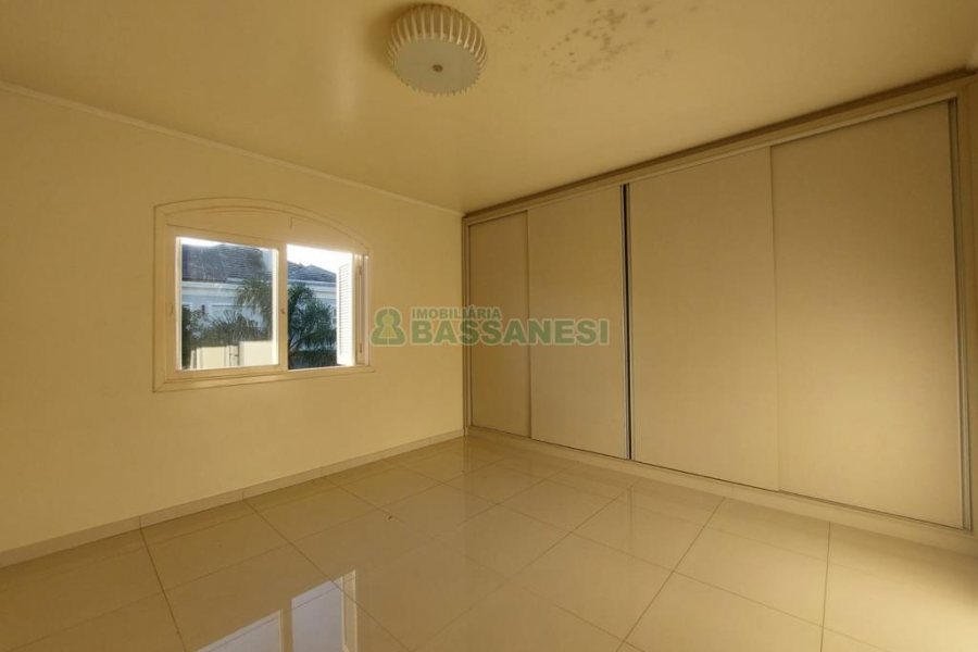 Casa com 200m², 2 dormitórios, 1 vaga, no bairro Nossa Senhora da Saúde em Caxias do Sul para Alugar