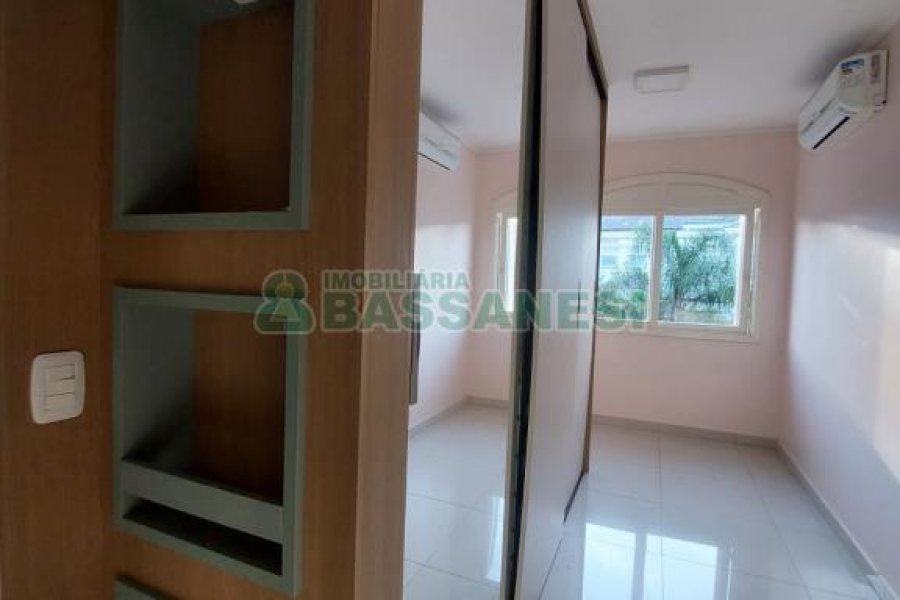 Casa com 200m², 2 dormitórios, 1 vaga, no bairro Nossa Senhora da Saúde em Caxias do Sul para Alugar