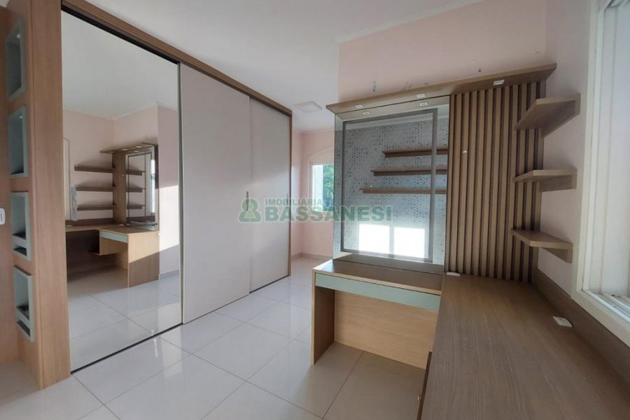 Casa com 200m², 2 dormitórios, 1 vaga, no bairro Nossa Senhora da Saúde em Caxias do Sul para Alugar