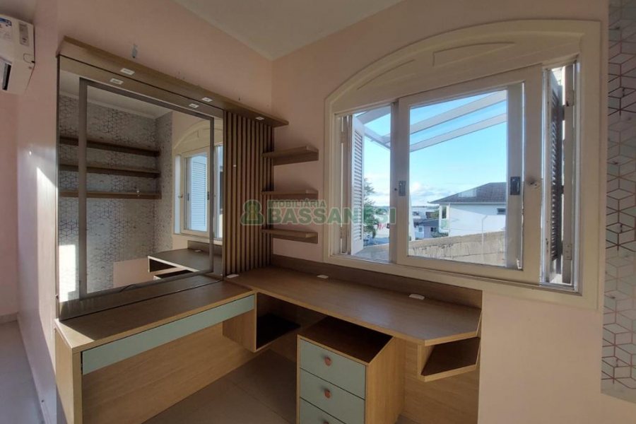 Casa com 200m², 2 dormitórios, 1 vaga, no bairro Nossa Senhora da Saúde em Caxias do Sul para Alugar
