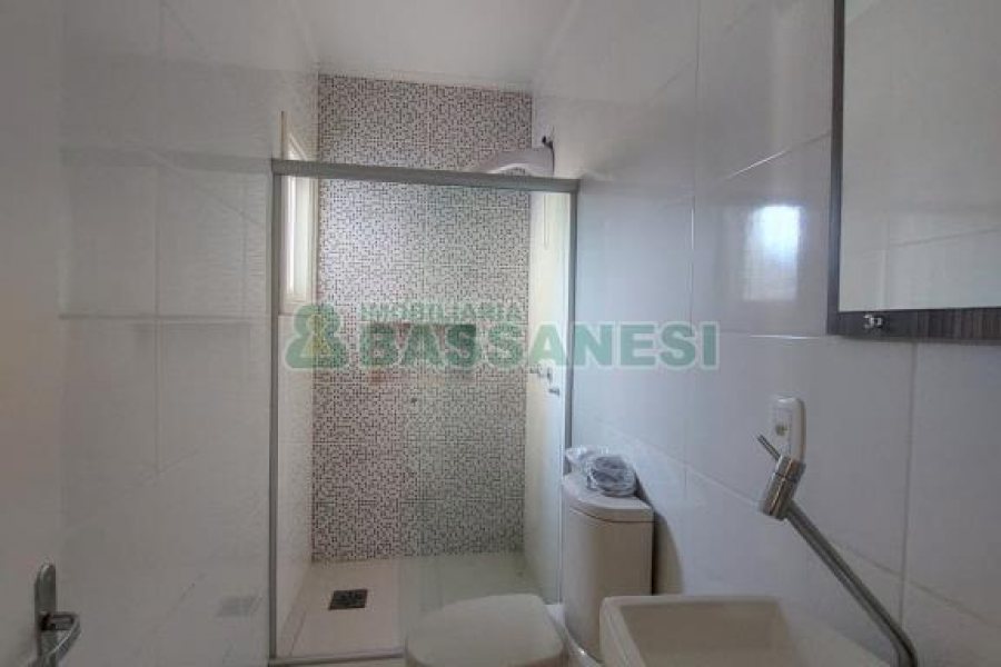 Casa com 200m², 2 dormitórios, 1 vaga, no bairro Nossa Senhora da Saúde em Caxias do Sul para Alugar