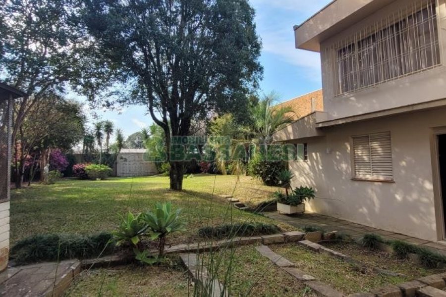 Casa com 500m², 4 dormitórios, 3 vagas, no bairro Santa Catarina em Caxias do Sul para Comprar