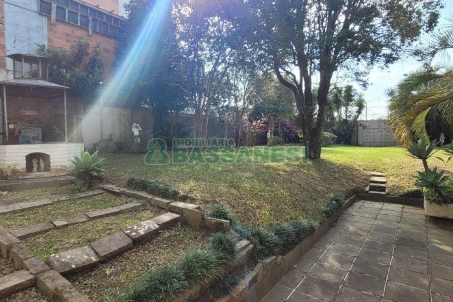 Casa com 500m², 4 dormitórios, 3 vagas, no bairro Santa Catarina em Caxias do Sul para Comprar