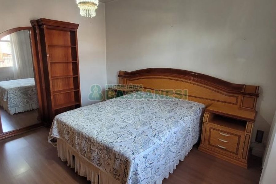 Casa com 500m², 4 dormitórios, 3 vagas, no bairro Santa Catarina em Caxias do Sul para Comprar