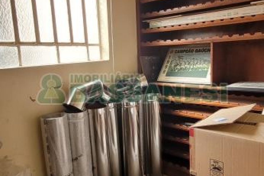 Casa com 500m², 4 dormitórios, 3 vagas, no bairro Santa Catarina em Caxias do Sul para Comprar