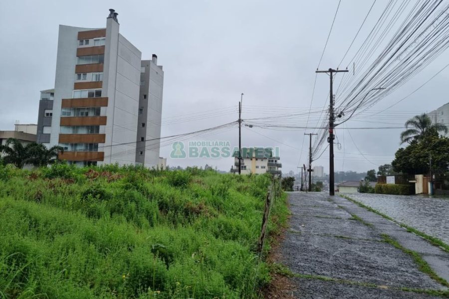 Terreno com 1260m², no bairro Sanvitto em Caxias do Sul para Comprar