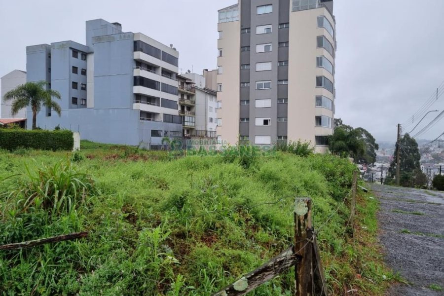 Terreno com 1260m², no bairro Sanvitto em Caxias do Sul para Comprar