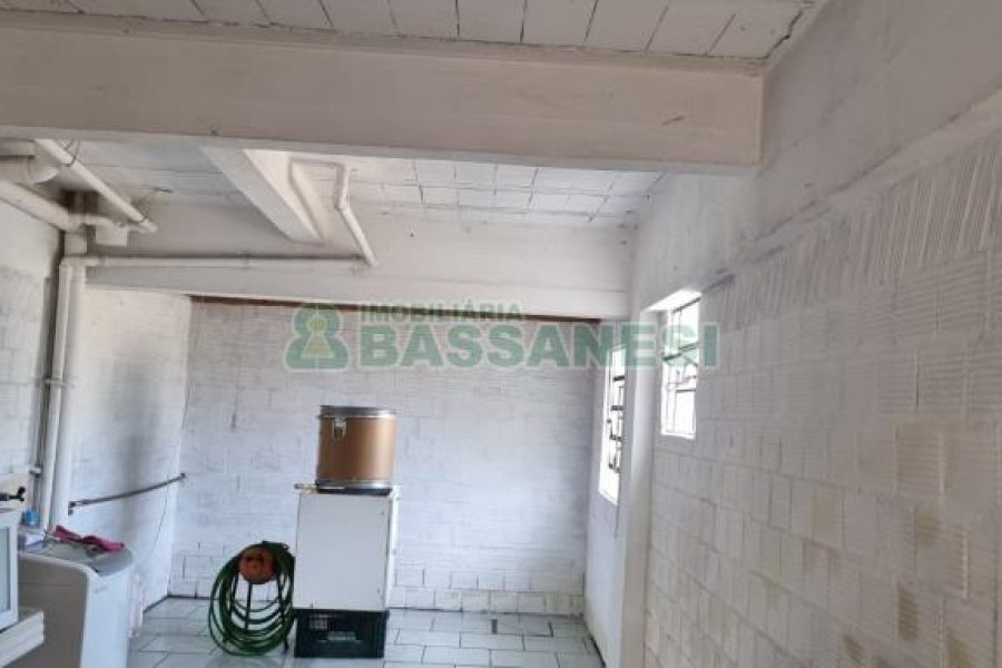 Sobrado com 58m², 2 dormitórios, 1 vaga, no bairro Desvio Rizzo em Caxias do Sul para Comprar
