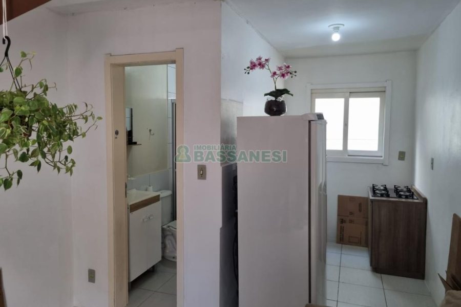 Sobrado com 58m², 2 dormitórios, 1 vaga, no bairro Desvio Rizzo em Caxias do Sul para Comprar