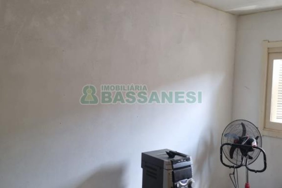 Sobrado com 58m², 2 dormitórios, 1 vaga, no bairro Desvio Rizzo em Caxias do Sul para Comprar