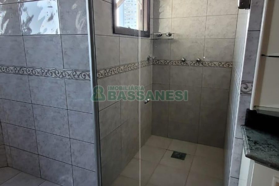Casa com 353m², 4 dormitórios, 2 vagas, no bairro Petrópolis em Caxias do Sul para Comprar