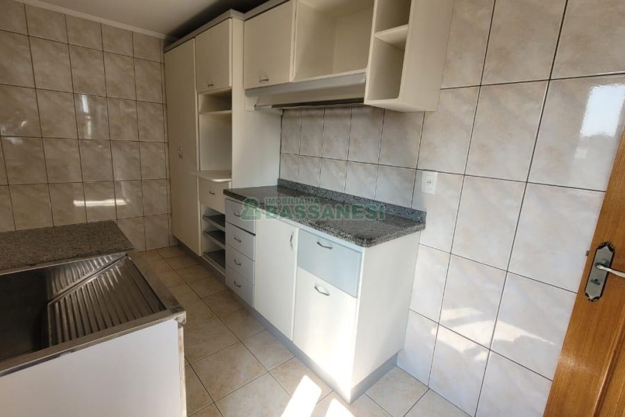 Casa com 353m², 4 dormitórios, 2 vagas, no bairro Petrópolis em Caxias do Sul para Comprar