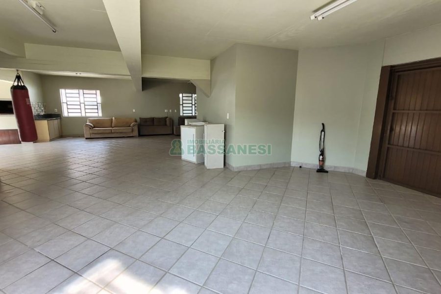 Casa com 353m², 4 dormitórios, 2 vagas, no bairro Petrópolis em Caxias do Sul para Comprar