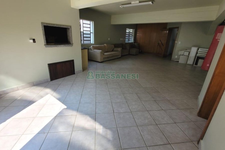 Casa com 353m², 4 dormitórios, 2 vagas, no bairro Petrópolis em Caxias do Sul para Comprar