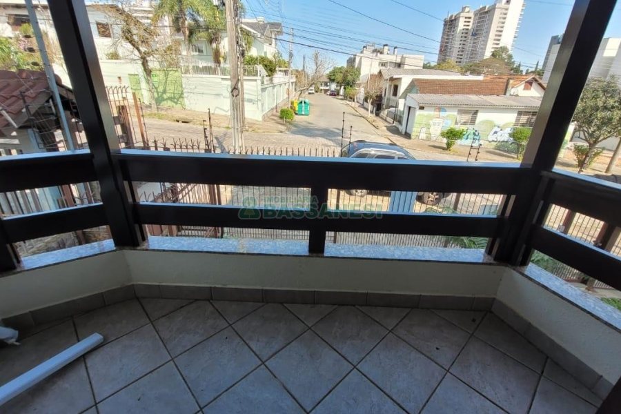 Casa com 353m², 4 dormitórios, 2 vagas, no bairro Petrópolis em Caxias do Sul para Comprar