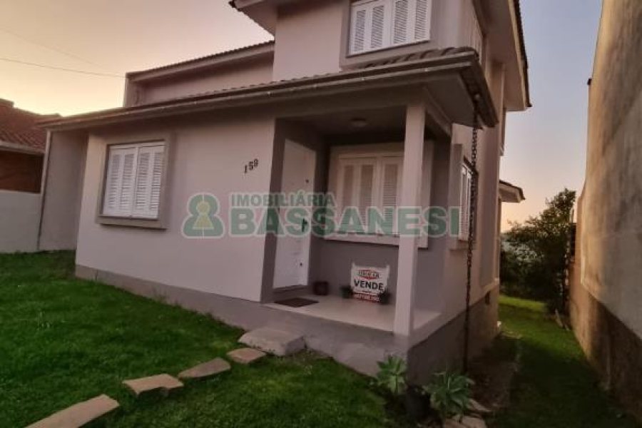 Casa com 141m², 3 dormitórios, 1 vaga, no bairro Santa Lúcia em Caxias do Sul para Comprar