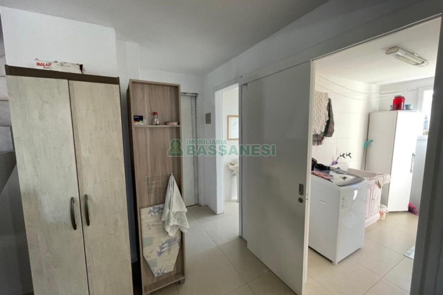 Casa com 141m², 3 dormitórios, 1 vaga, no bairro Santa Lúcia em Caxias do Sul para Comprar