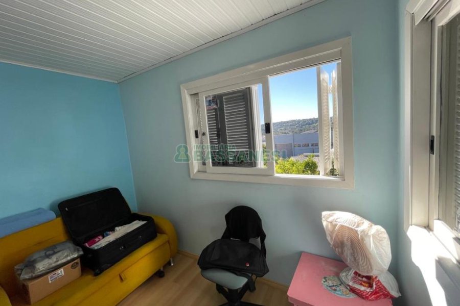 Casa com 141m², 3 dormitórios, 1 vaga, no bairro Santa Lúcia em Caxias do Sul para Comprar