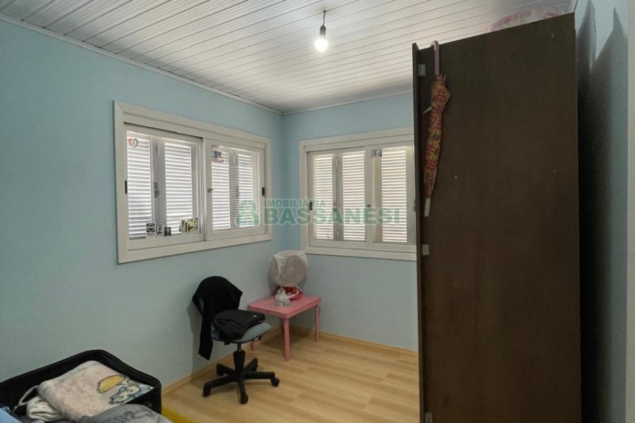 Casa com 141m², 3 dormitórios, 1 vaga, no bairro Santa Lúcia em Caxias do Sul para Comprar