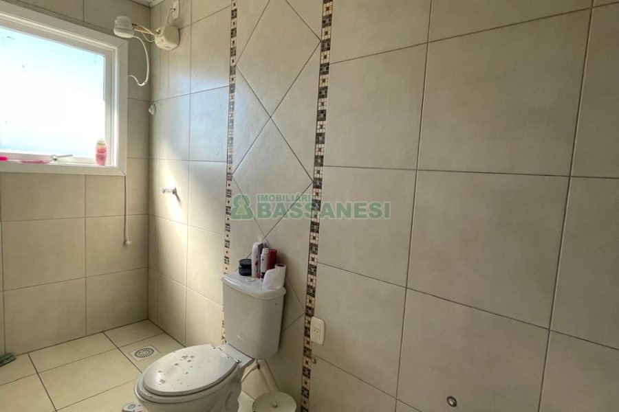 Casa com 141m², 3 dormitórios, 1 vaga, no bairro Santa Lúcia em Caxias do Sul para Comprar