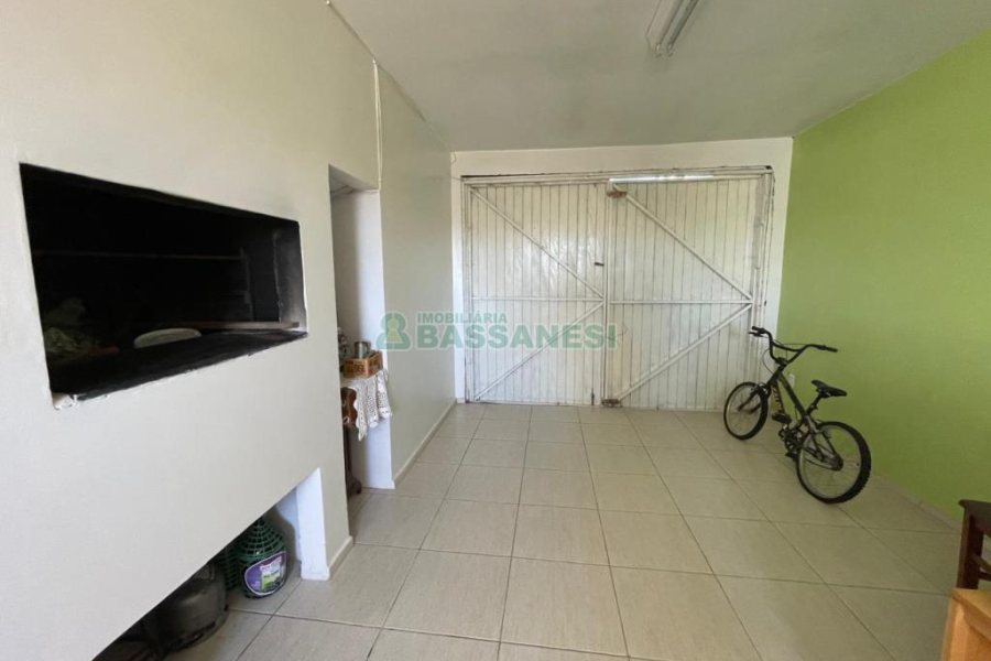Casa com 141m², 3 dormitórios, 1 vaga, no bairro Santa Lúcia em Caxias do Sul para Comprar