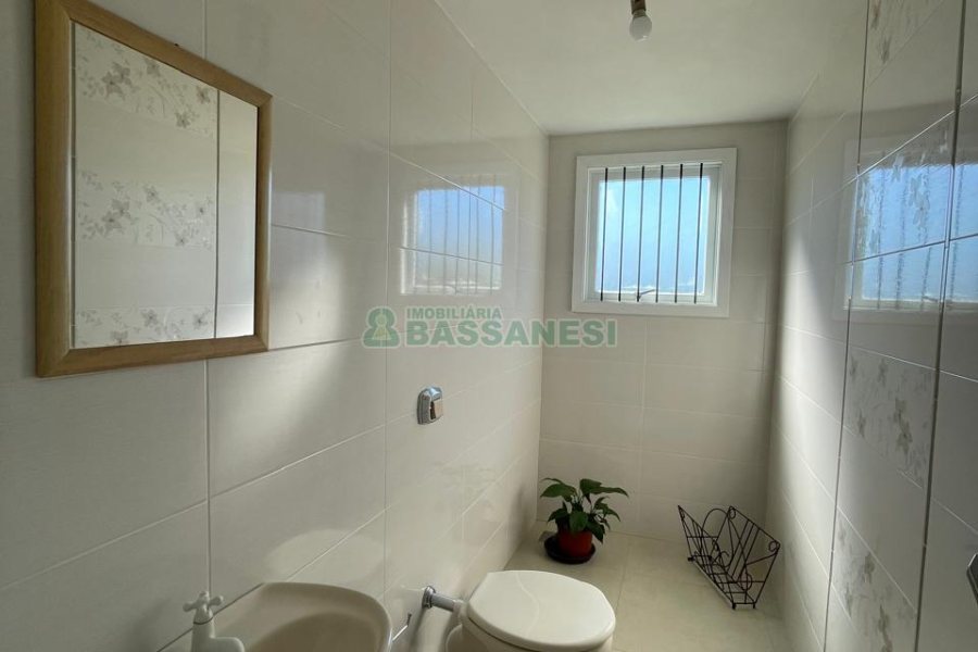 Casa com 141m², 3 dormitórios, 1 vaga, no bairro Santa Lúcia em Caxias do Sul para Comprar