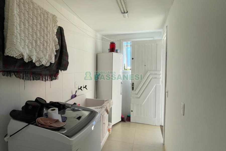 Casa com 141m², 3 dormitórios, 1 vaga, no bairro Santa Lúcia em Caxias do Sul para Comprar