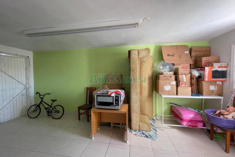 Casa com 141m², 3 dormitórios, 1 vaga, no bairro Santa Lúcia em Caxias do Sul para Comprar