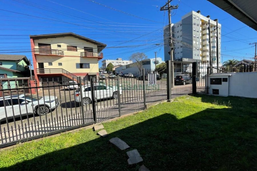 Casa com 141m², 3 dormitórios, 1 vaga, no bairro Santa Lúcia em Caxias do Sul para Comprar