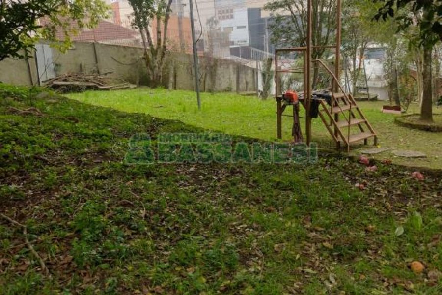 Casa, 8 dormitórios, no bairro São Pelegrino em Caxias do Sul para Comprar