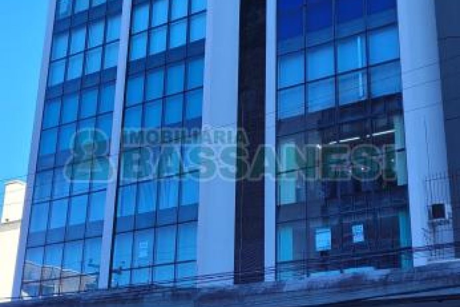 Sala com 205m², 3 vagas, no bairro Centro em Caxias do Sul para Comprar