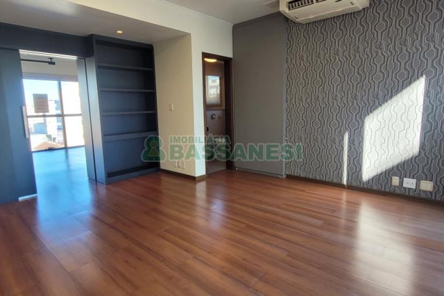 Sala com 205m², 3 vagas, no bairro Centro em Caxias do Sul para Comprar