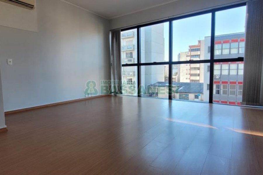Sala com 205m², 3 vagas, no bairro Centro em Caxias do Sul para Comprar