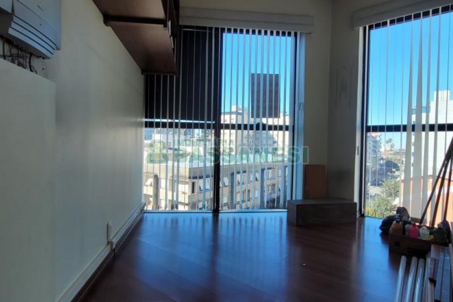 Sala com 205m², 3 vagas, no bairro Centro em Caxias do Sul para Comprar