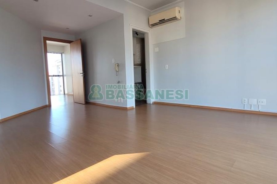 Sala com 205m², 3 vagas, no bairro Centro em Caxias do Sul para Comprar